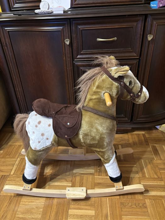 Koń na biegunach , wydaje dzwieki TEDDY KOMPANIET