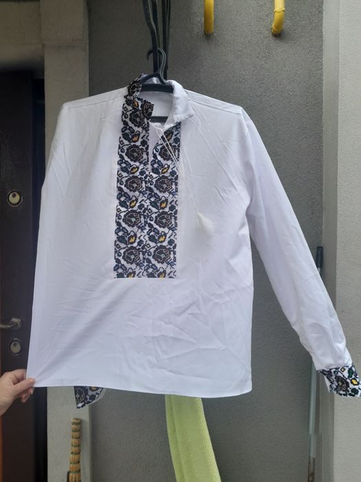 Вишиванка чоловіча і жіноча