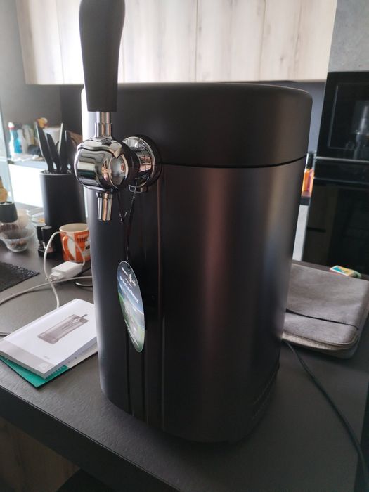 Новий в упаковці диспенсер для пива