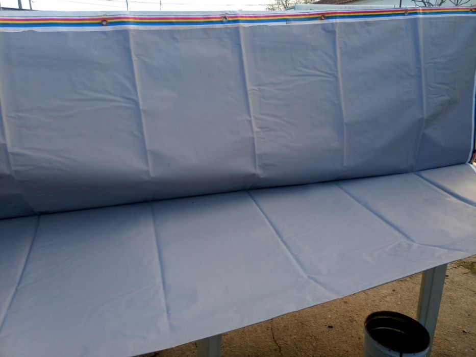 Toldos ou oleados, impermeáveis.