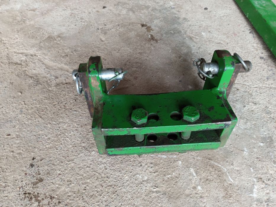 Zaczep dolny polowy John Deere