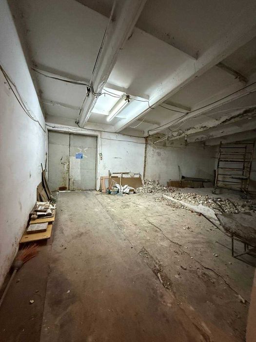 Складське приміщення з рампою