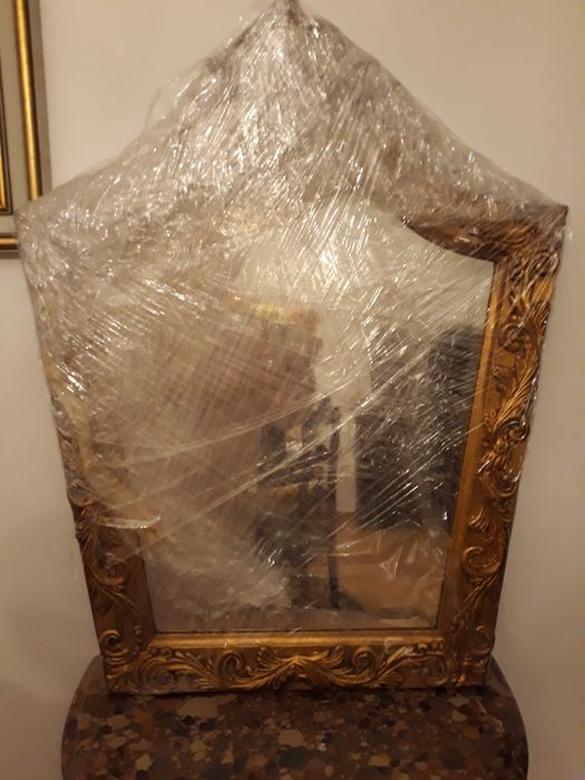 Consola em talha dourada com pedra mármore e espelho