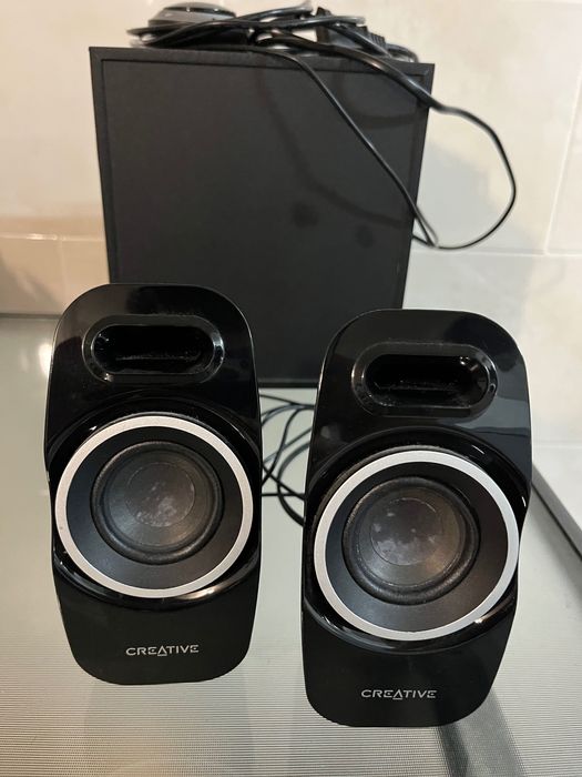 Sistema de som Creative com avaria