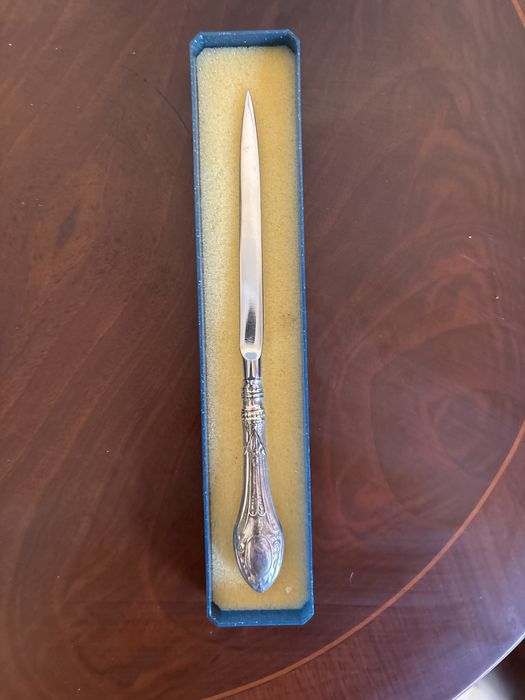 Abre cartas com cabo de prata