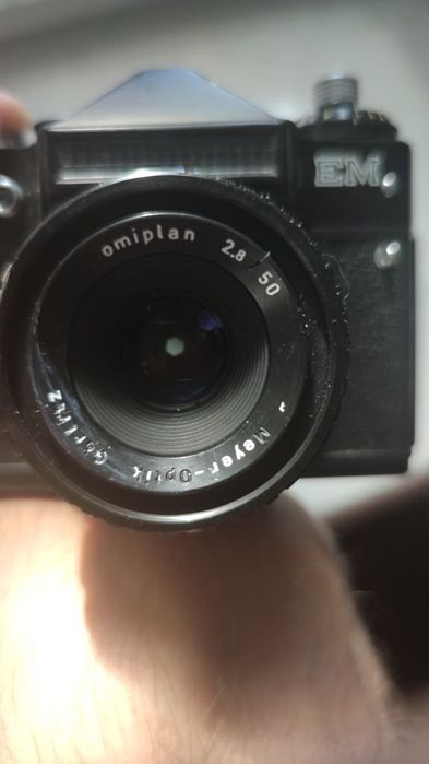Фотоаппарат Зенит ЕМ объективом Meyer optik Domiplan 2.8/50