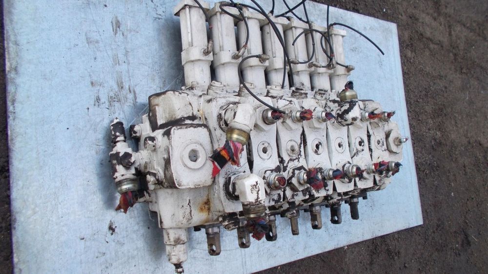 rozdzielacz hydrauliczny  7-SEKCJI ŚMIECIARKA HEIL sterowanie pneumatyczne