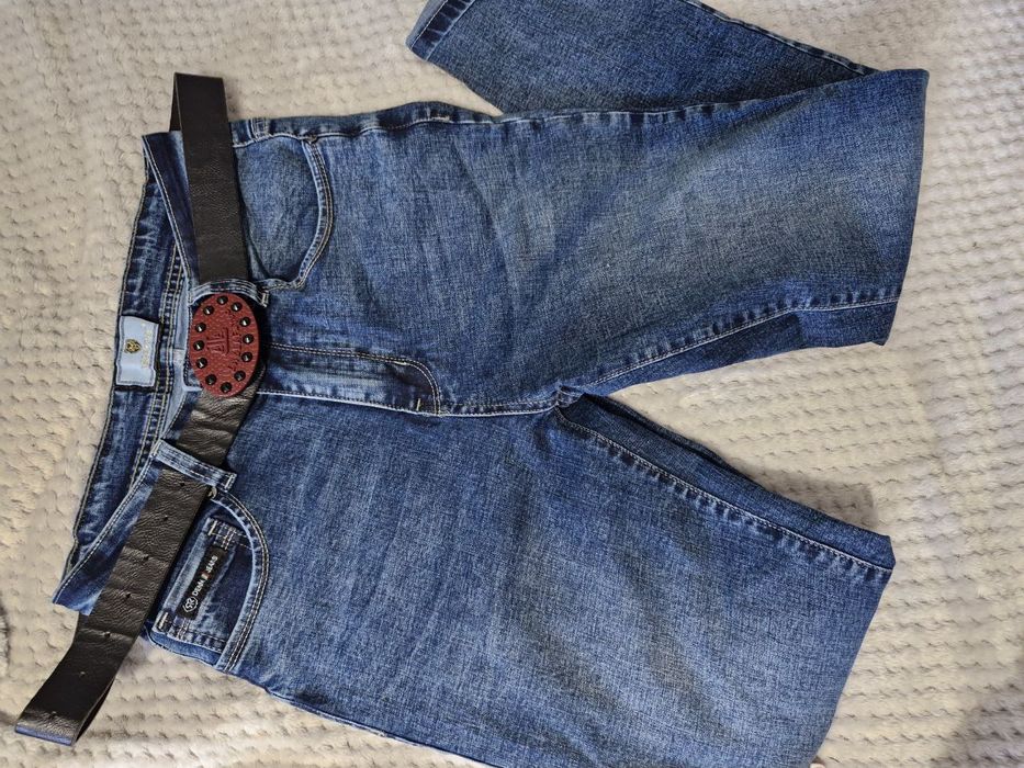 Новые джинсы с ремнем