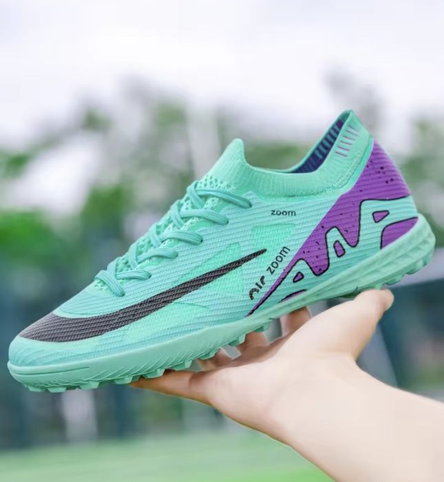 Бутси, сороканіжки і футзалки