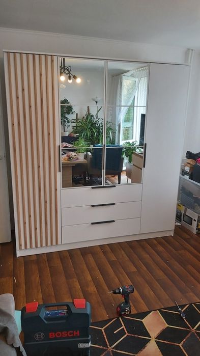 Skręcanie, składanie mebli w paczkach