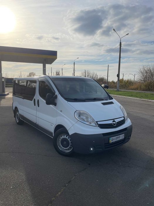 продам мікроавтобус OPEL VIVARO 2013 року