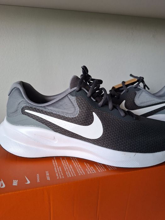 Nike Revolution 7