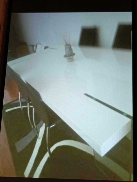 Vendo mesa branca retangular 4 cadeiras