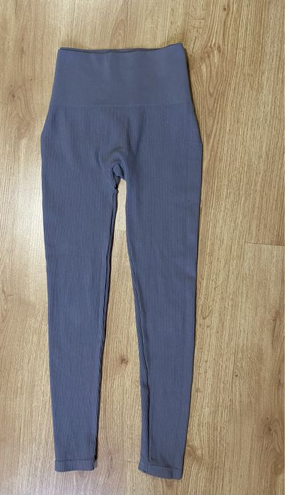 Тёмно-серые лосины в рубчик stradivarius