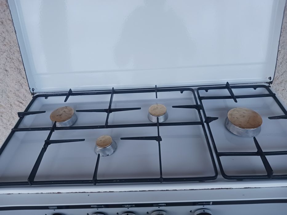 Fogão de gás para botija em perfeito funcionamento,,,com oferta de uma