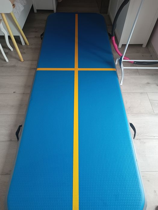 Air mata do akrobatyki