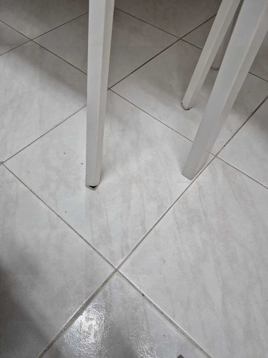 Mesa de cozinha com cadeiras