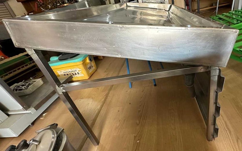 Expositor neutro de Peixaria em Inox – Excelente Oportunidade