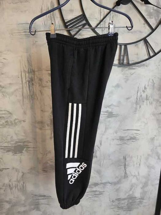 Adidas bawełniane spodnie dresowe roz 7/8 lat