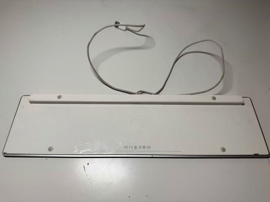 Клавіатура Apple Keyboard MB110 з цифровим блоком — USB, оригінал, б/в