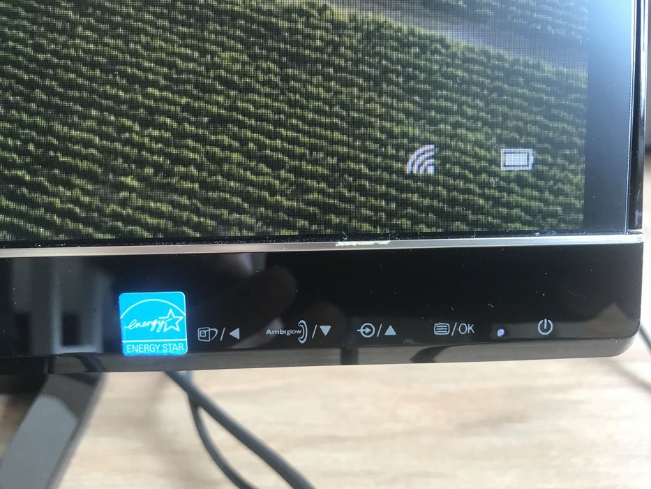 Monitor LCD Philips 27”com Ambiglow