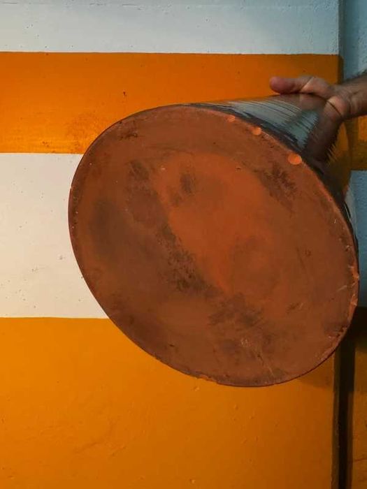 Jarra Alta em Barro Vidrado – Efeito Metal / Ferro – 40 cm
