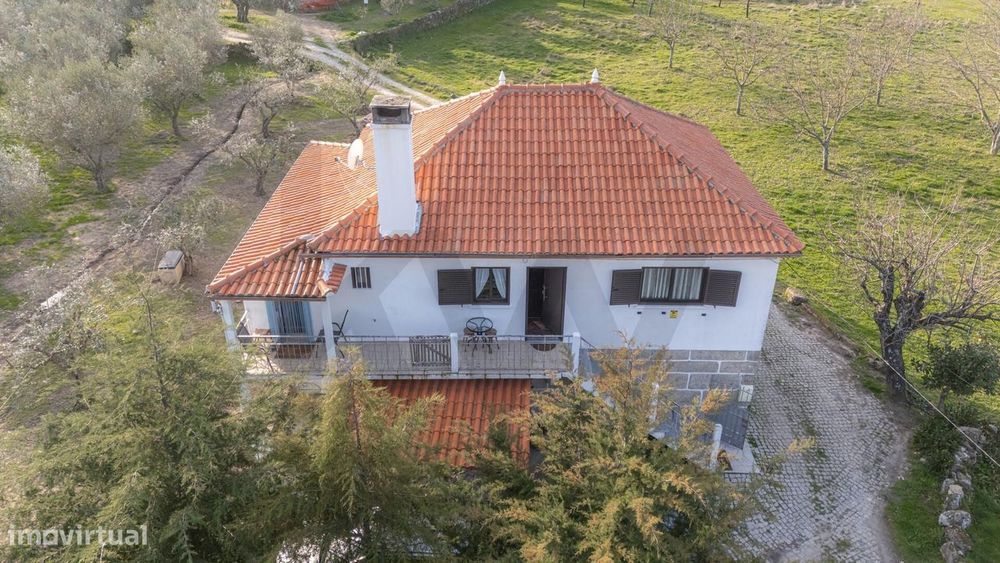 Moradia T3 com 2.500 m2 de Terreno e Garagem, em Carvalho de Egas