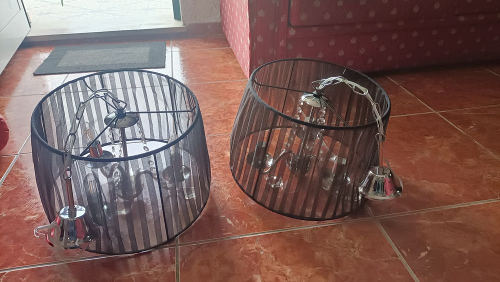 Vendo dois candeeiros de teto para sala em perfeitas condições.