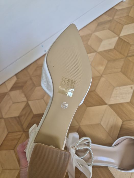 Buty ślubne/białe z perełkami nowe