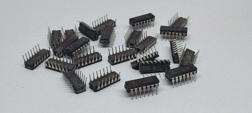 Układ scalony/ CMOS MC14070B CL QQ8003