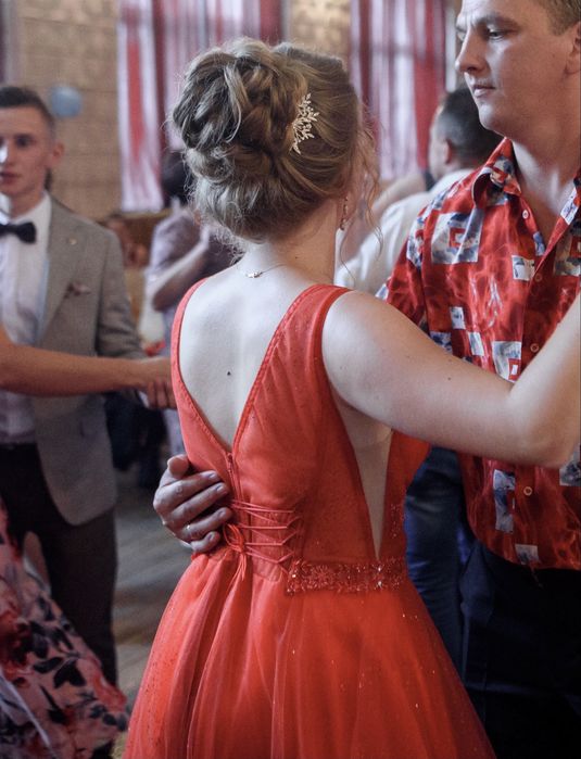 Вечірня сукня шукає нову власницю!