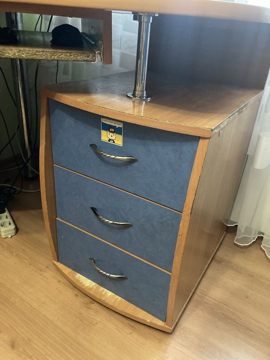 Письмово компʼютерний стіл