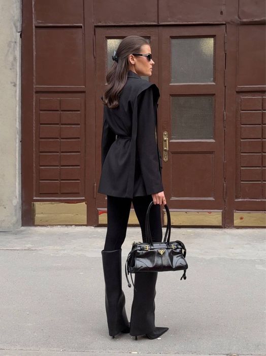 Елегантний сукня-піджак подовжений з акцентними плечима