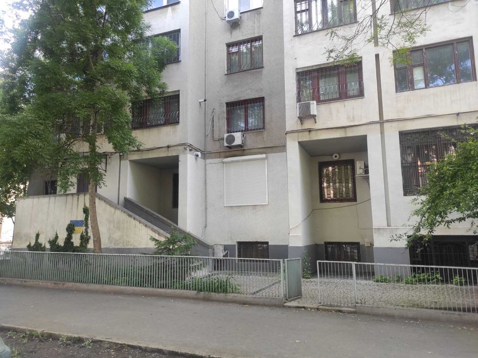 Продам фасадный офис на Базарной Белинского. 410 м2. Парк Шевченко