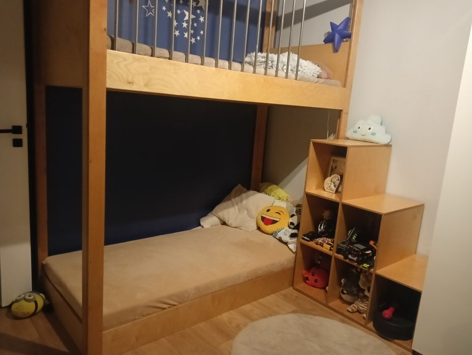 Łóżko pietrowe ze schodami