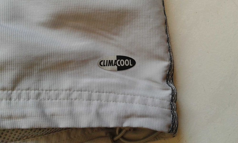 Calções / Bermudas Adidas, com sistema climacool, tamanho "S/M"