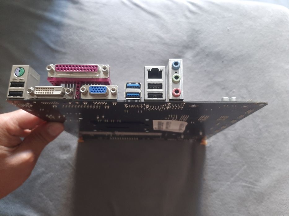Материнська плата MSI H81M-P33 V2