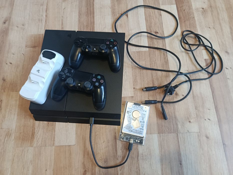 Sony PlayStation 4 hen 1tb X2 pady