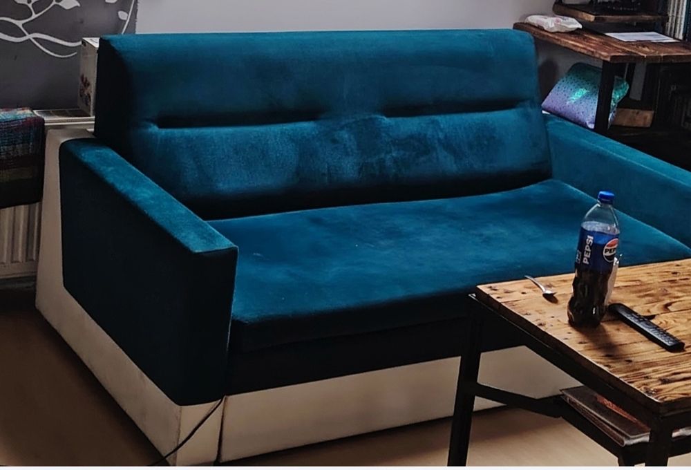 Sofa rozkładana wraz z pufa