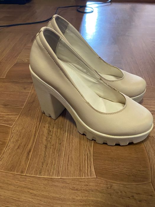 Туфлі б/у 39 розміру