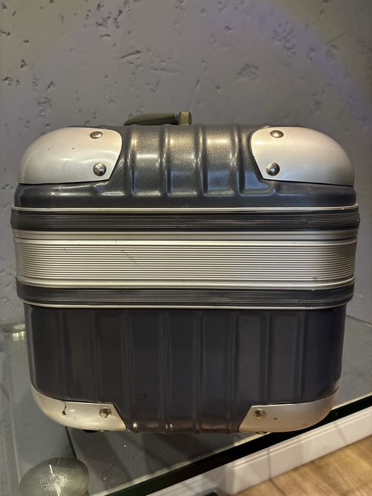 Rimowa kuferek kosmetyczny