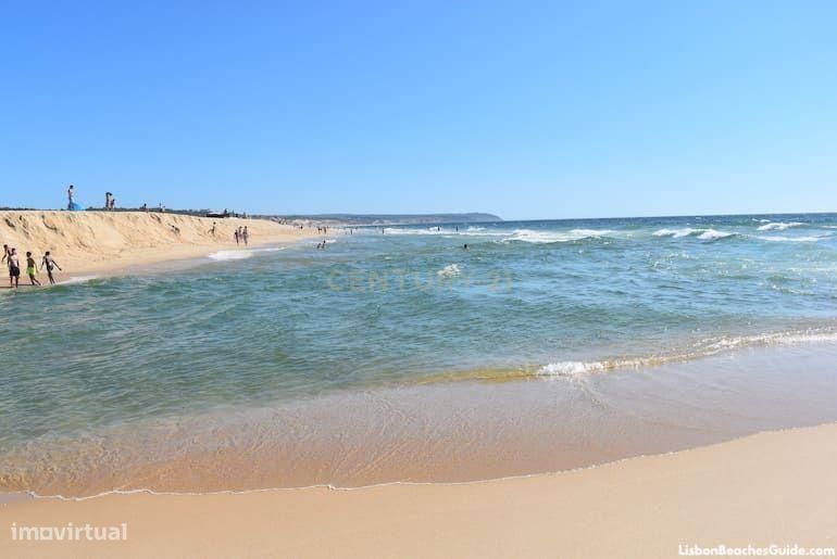 Terreno com 1.000 m², localizado na privilegiada zona da Lagoa de Albu