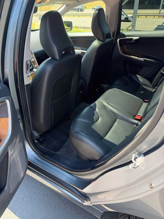 Volvo XC60      2018