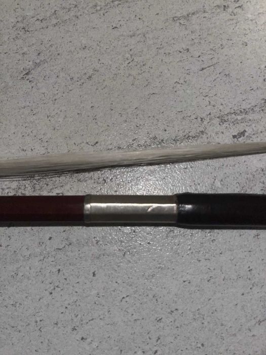Smyczek wiolonczelowy pernambuco 83,7 g – srebrne okucia