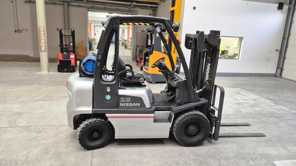 Wózek widłowy Nissan 2,5t LPG | Side Shift | Niski przebieg | Zadbany