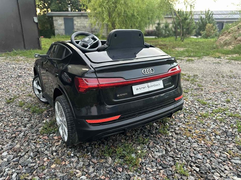 Продам дитячий електромобіль