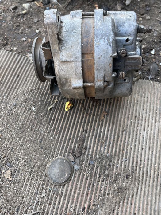 Продам генератор до москвича добрий стан