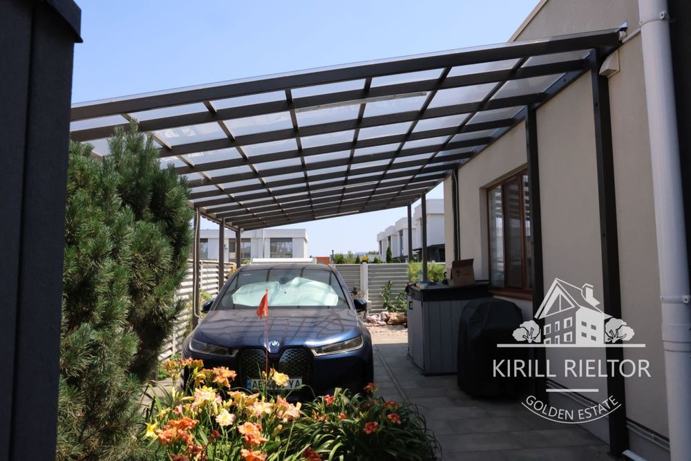 В городке "Золотые Ключи" продается дом с баней и бассейном