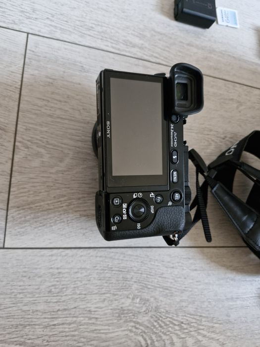 Aparat Sony Alpha 6000 z wymienną optyką + akcesoria