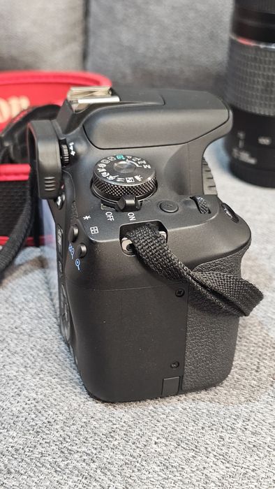 Maquina fotográfica Canon 2000D 18-45mm + 75-300mm